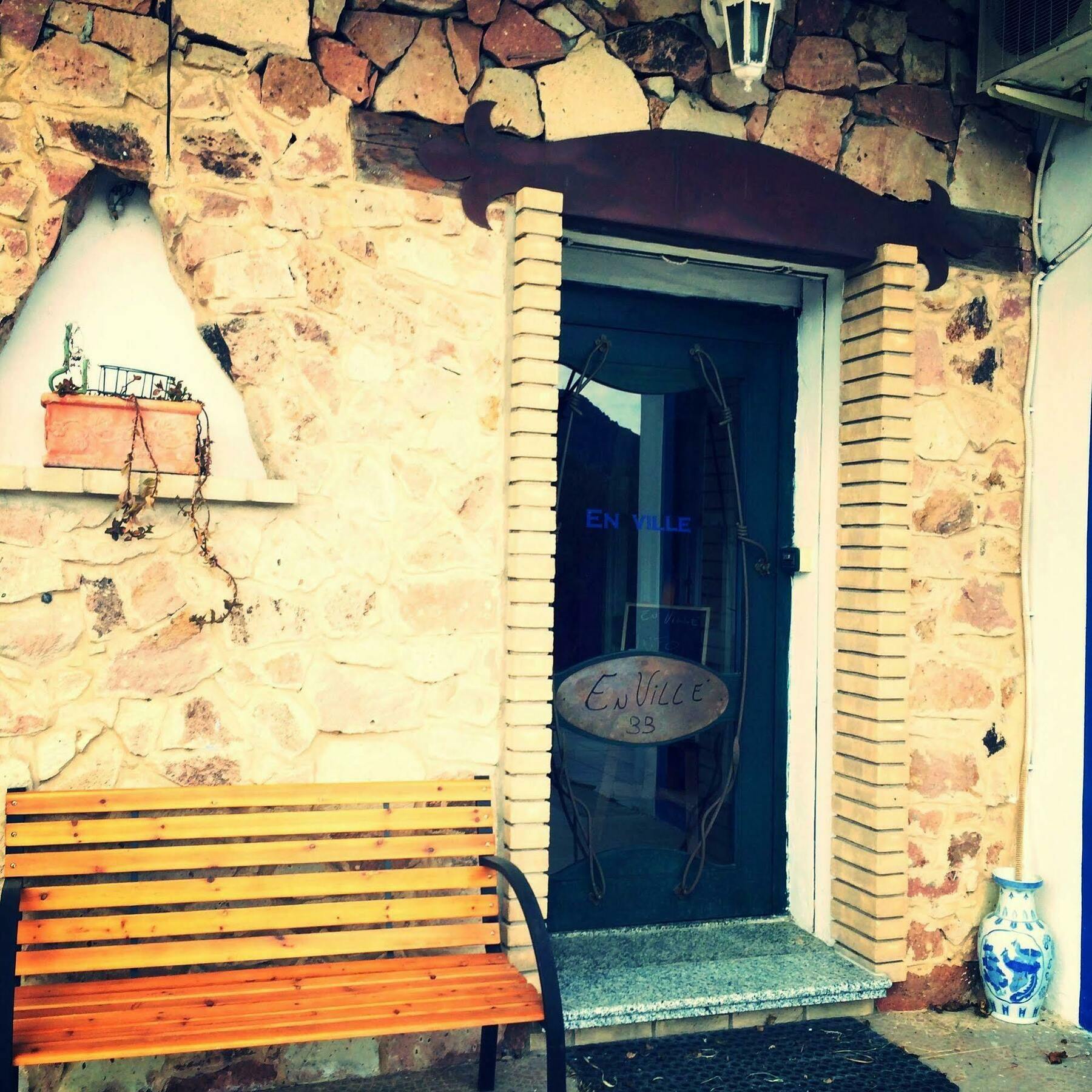 En Ville Bed And Breakfast Gonnesa Ngoại thất bức ảnh